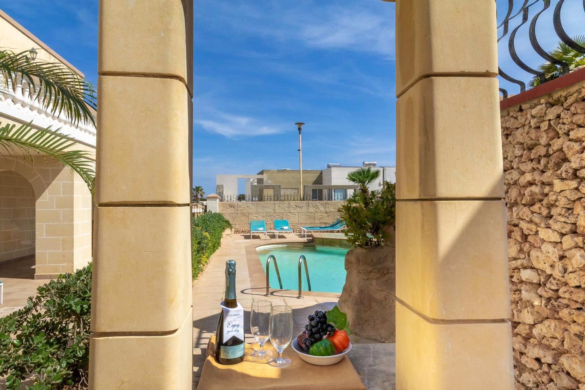 Villa & Pool Apartments In Mellieha Bay Buitenkant foto