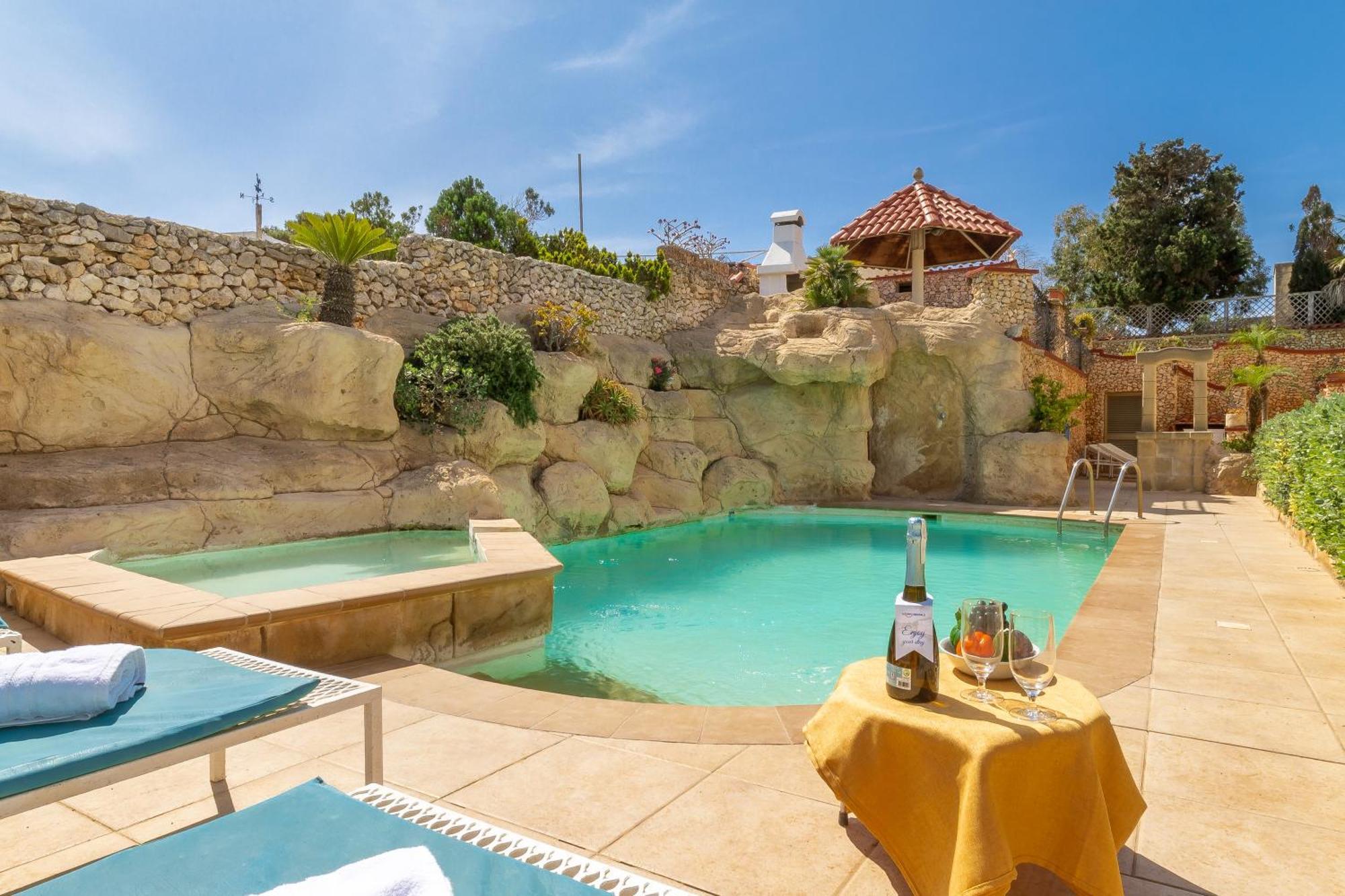 Villa & Pool Apartments In Mellieha Bay Buitenkant foto
